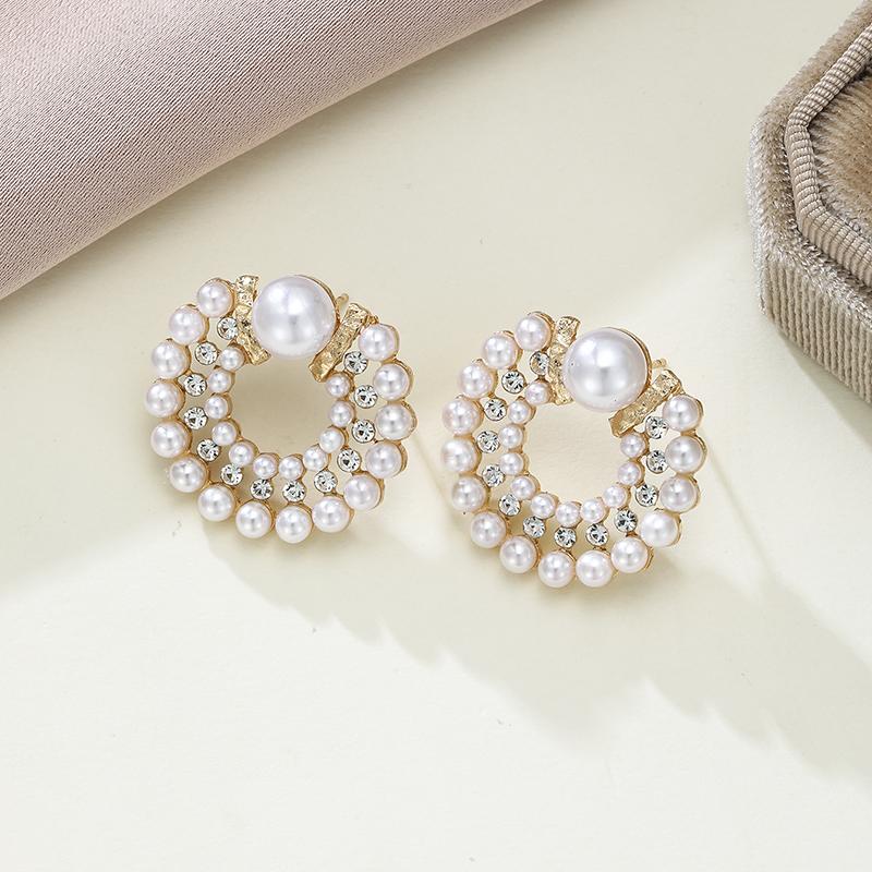 

Elegant Imitation Pearl Inlaid Zircon Round Pendant Earrings, Women s Light Luxury Fashion Holiday Accessories Gifts