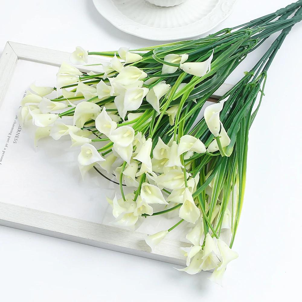 Small Bouquet of Artificial Calla Lilies | Plastic Artificial Flowers | Fresh-Looking Floral Decor for the Dining Table