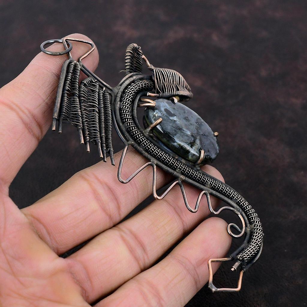 Larvikit Anhänger Kupferdraht gewickelter Anhänger Handgefertigter Larvikit Schmuck Edelsteinanhänger Kupferschmuck Geschenk für ihn Antiker Drachenanhänger