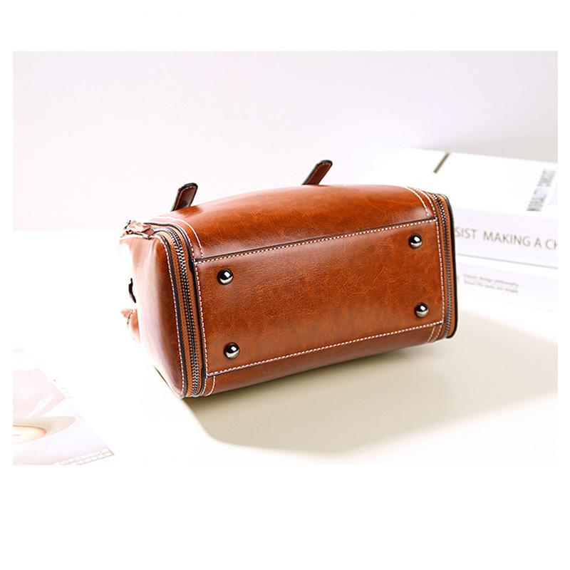Retro Real Leather Small Women Handbags Oil Wax Cowhide Shoulder Crossbody Bag With Bear Ornament To-handle Bag Purse