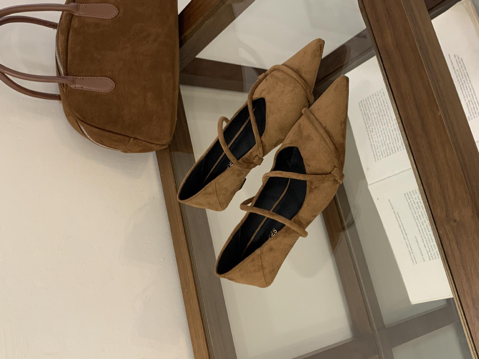 

Low-heeled retro suede pointed Mary Jane single shoes women s shoes 2025 new spring commuter French evening shoes 39 коричневый