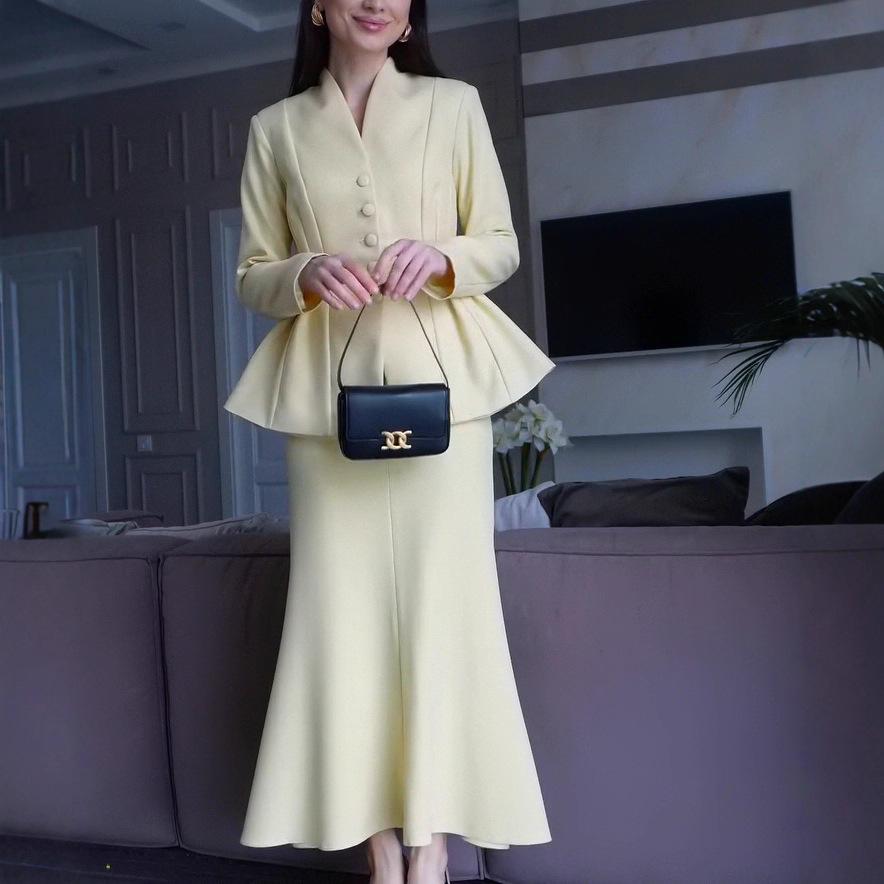 2025 European-American Autumn Cardigan Dress: Elegant, Waist-Cinching Fairy Style for Women's Commuting