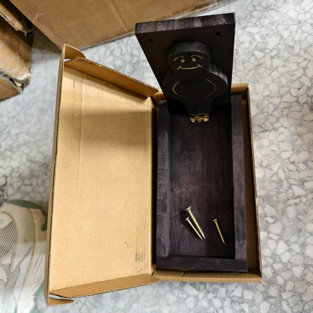 Гордые Мужчины Белка и Птица Деревянная Кормушка 20x20 cm