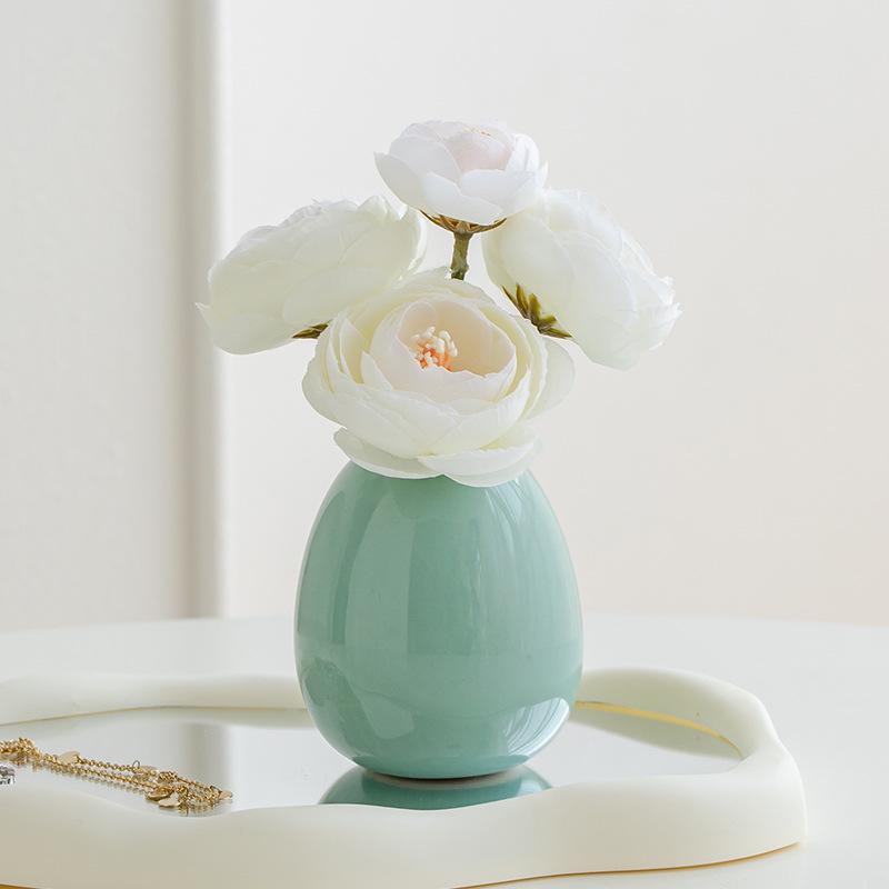 Small Daisy Artificial Flower in Cream Ceramic Vase - Ins Style Tulip for Living Room or Bedroom Decoration.