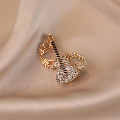 Elegant Notes Small Guitar Brooch Design Sense Niche High-end Pin Fashionable Coat Brooch