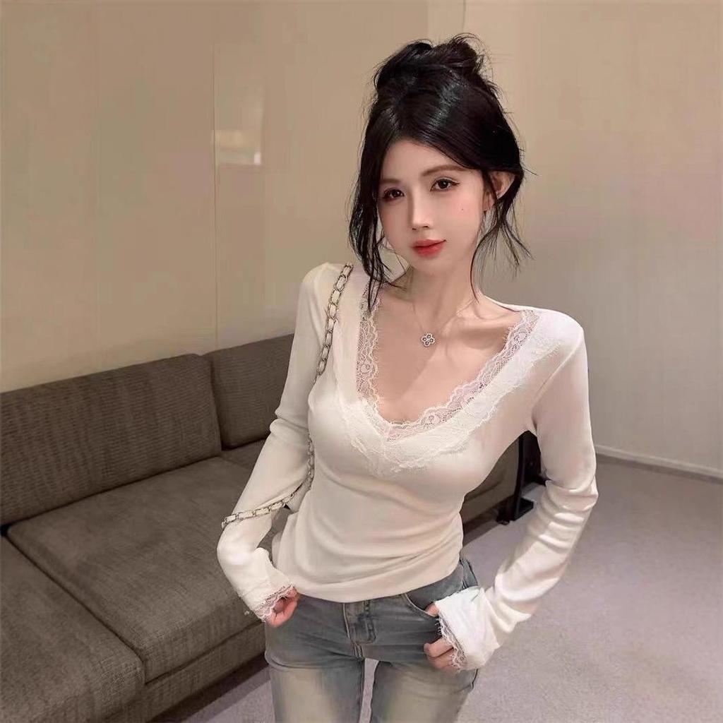 Lace Trim V-Neck Long-Sleeve Brushed T-Shirt with Cashmere Fur Lining for Women - Autumn/Winter Collection.