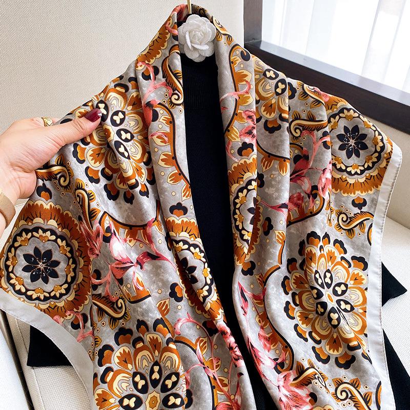 Neuer koreanischer Druck Modischer großer quadratischer Schal für Damen im Sommer Sonnenschutz Schal Langer Gaze-Schal Urlaub Strandtuch