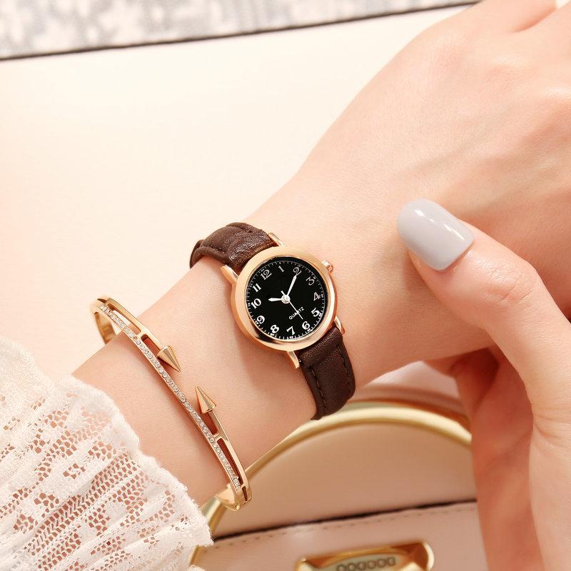 Fashion Minimalist Quartz Retro Watch With PU Leather Strap Round Dial Wrist Watch for Casual Daily Office for Women