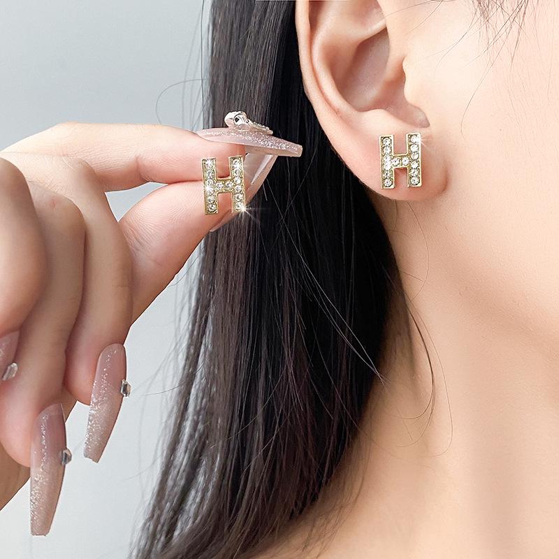 

Элегантные серебряные серьги-игл с бриллиантами и буквами для женщин – элитный, модный, минималистичный дизайн Electroplated