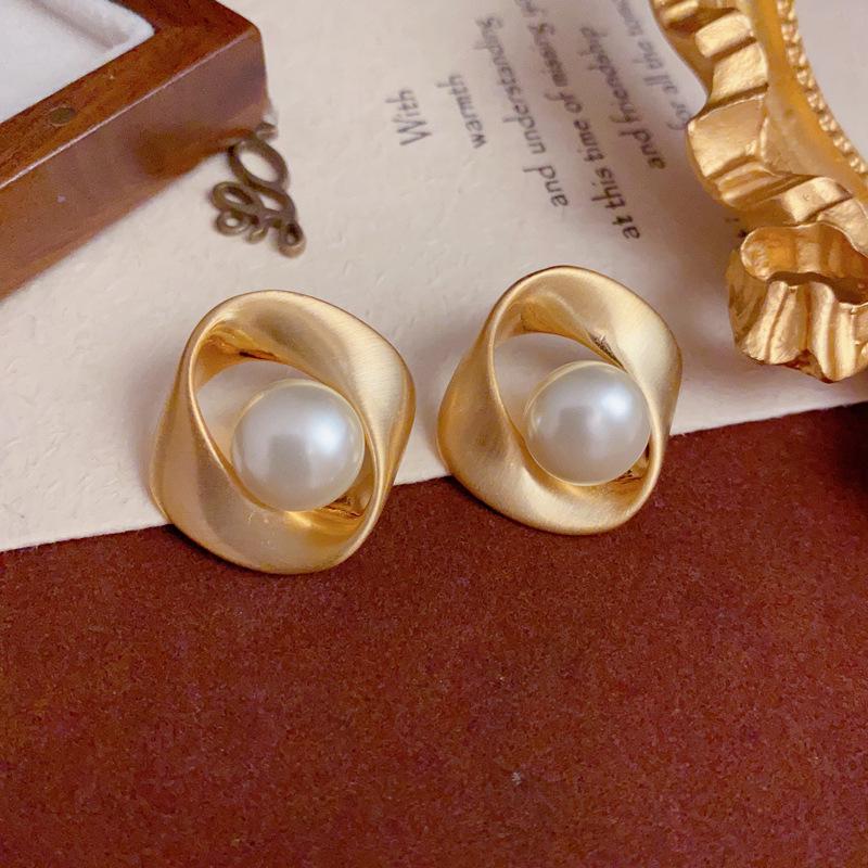 Cross-border Geometric Metal-Brushed Pearl Earrings - Simple Cold Style