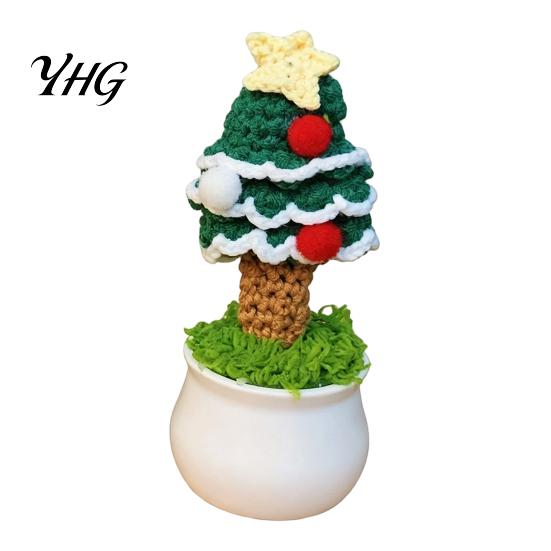 Handmade Wool Desktop Decorations Hand Crochet Potted Christmas Tree, Creative Knitted Plant, Mini Crocheted Winter Ornaments Cute Home Decorations,