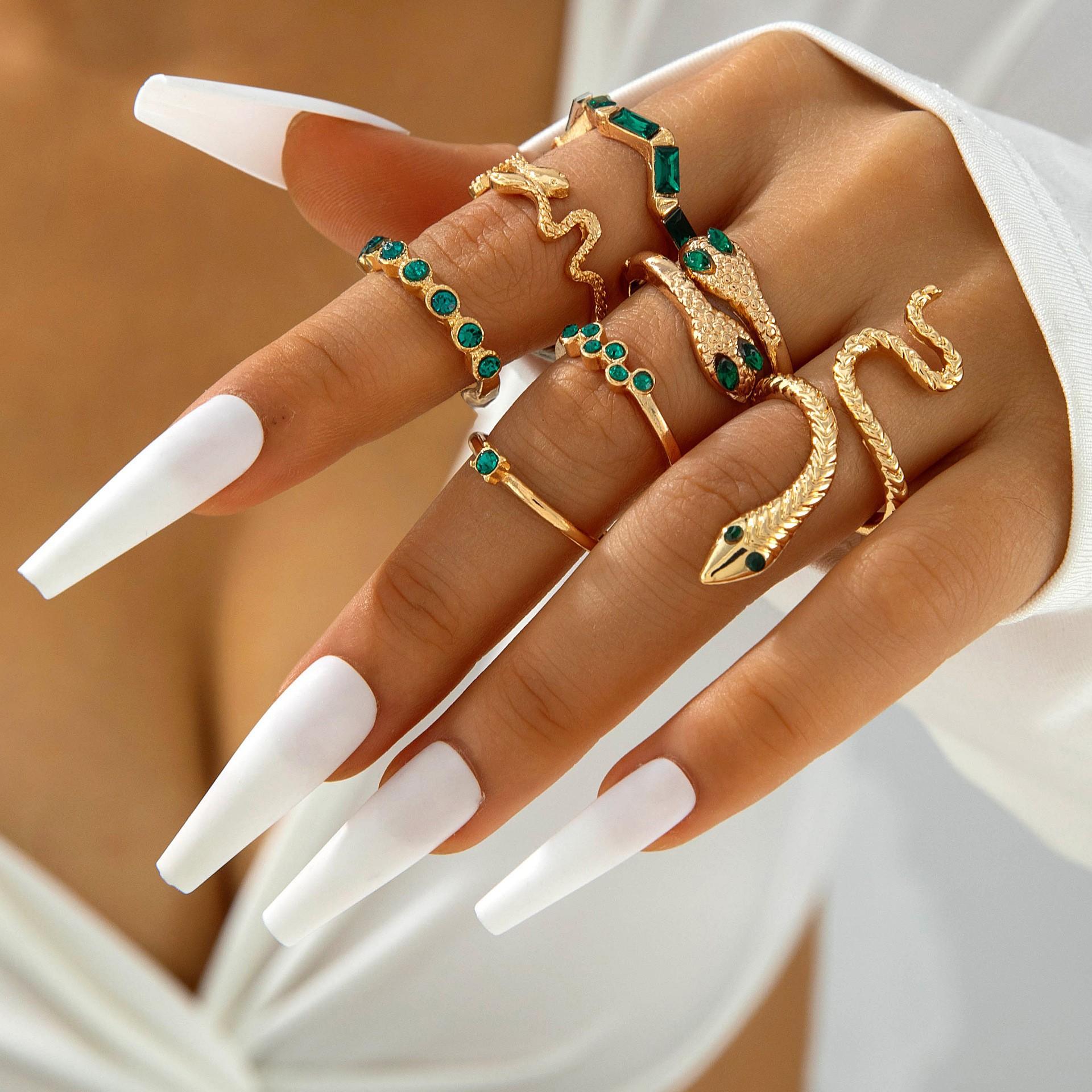 Popular jewelry, ring jewelry, snake-shaped love imitation emerald with diamonds ins wind multi-piece set ring for women