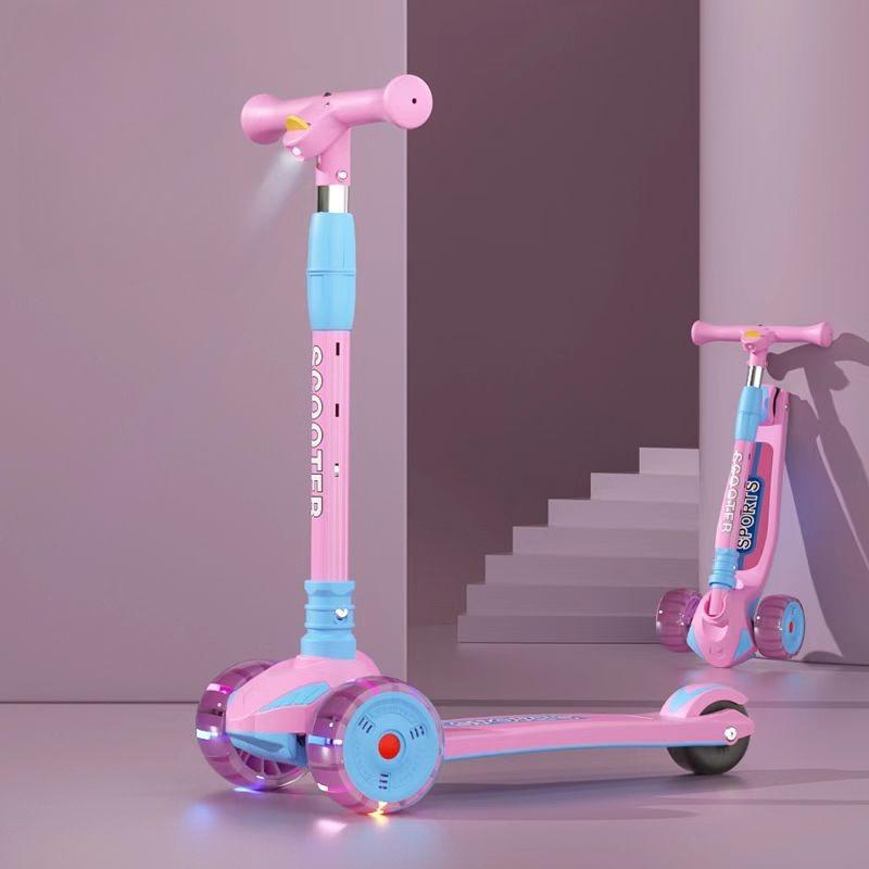 LED Çizgi Film Projektör Işıklı Çocuk 3 Tekerlekli Scooter Katlanabilir Denge Eğitim Tekmeli Scooter Çocuklar İçin Dış Mekan Scooter Eğlencesi