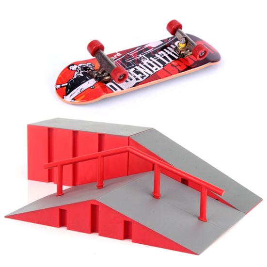 Kids Professional Mini Finger Board Skateboard Skate Park Training Prop Toys Set