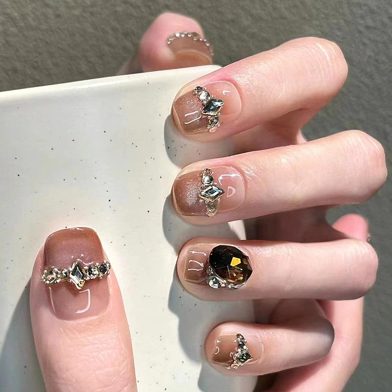 Chasing Light Cat's Eye Crystal Nails: Handmade, Detachable, Flash Diamond Design for Trendy, Stylish Looks.