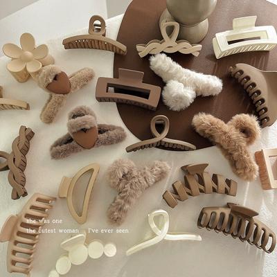 10 adet yeni kadın moda pençe klip kahve siyah akrilik büyük saç pençe kore kız için köpekbalığı klip şapkalar Barrette saç aksesuarları