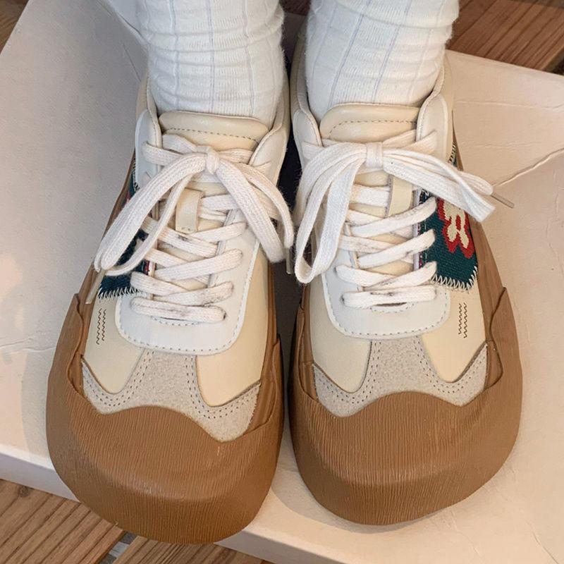 

Женские туфли в студенческом стиле с оригинальным дизайном в стиле ретро, ​​маленькие повседневные туфли с красной цветочной вышивкой, носимые легкие туфли на толстой подошве 36 бежевый