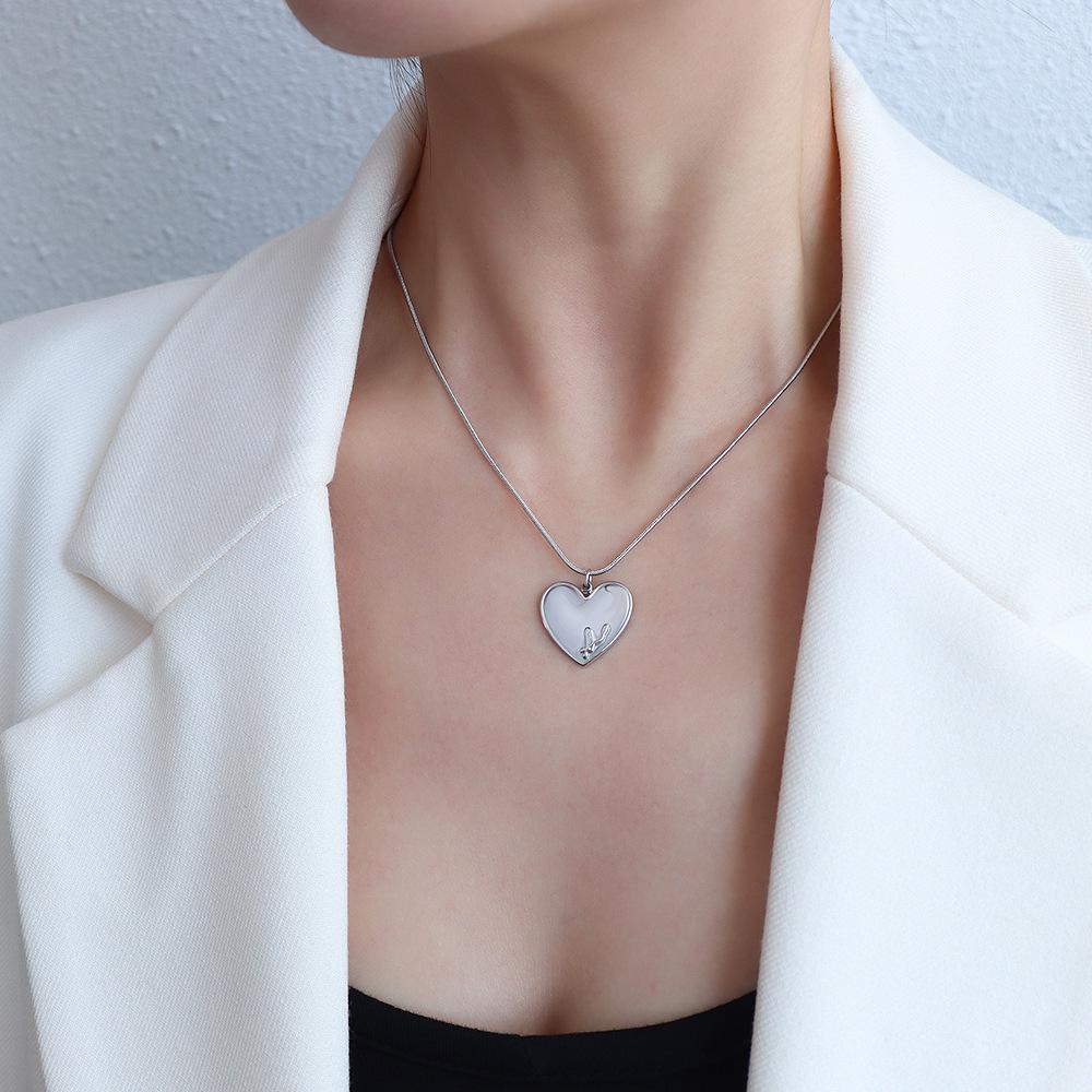 French-Style Peach Love Heart Pendant Necklace, 18K Gold Titanium Steel Clavicle Chain