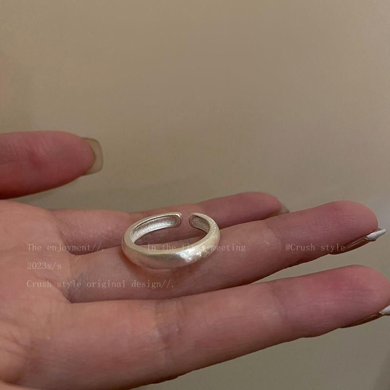 Серебряное кольцо с натуральным камнем - Стильное кольцо на указательный палец в холодных тонах