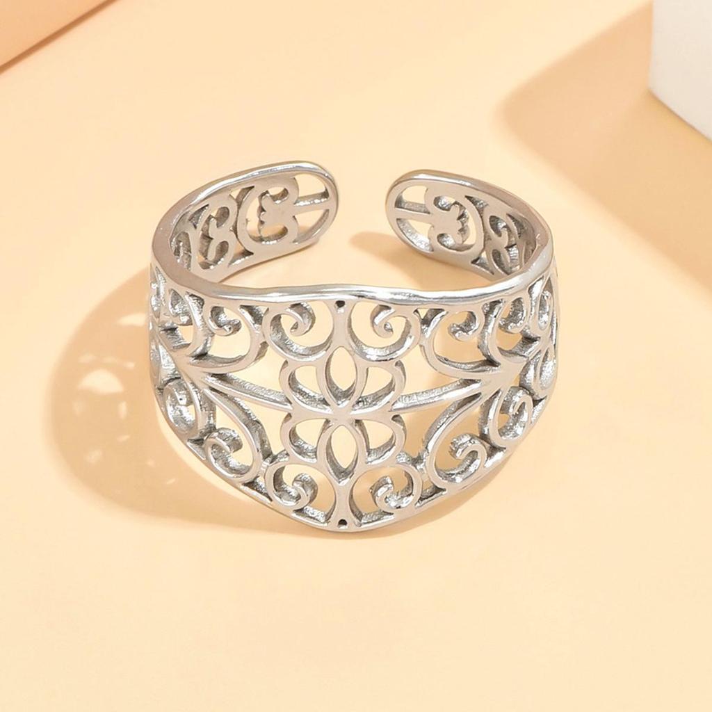 Gold Plated Retro Floral Openwork Stainless Steel Ring for Women, Colorfast Oil Pressed Titanium Steel Jewelry