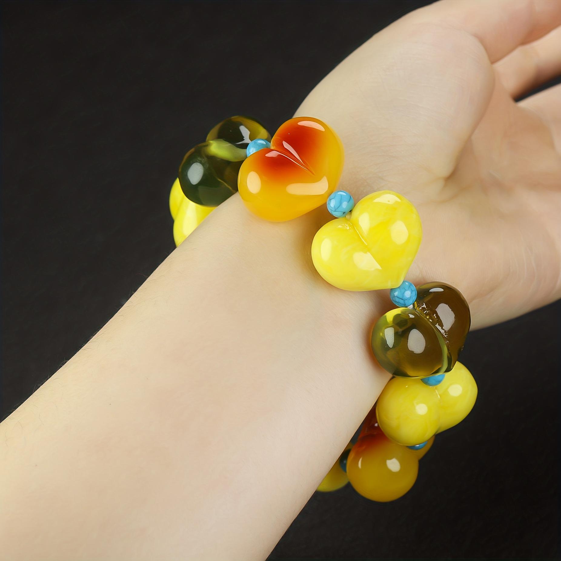 

Многорядный браслет с resin-сердечками: Содержит текстурированные бусины в форме сердца из смолы желтого, оранжевого и зеленого цветов. 718