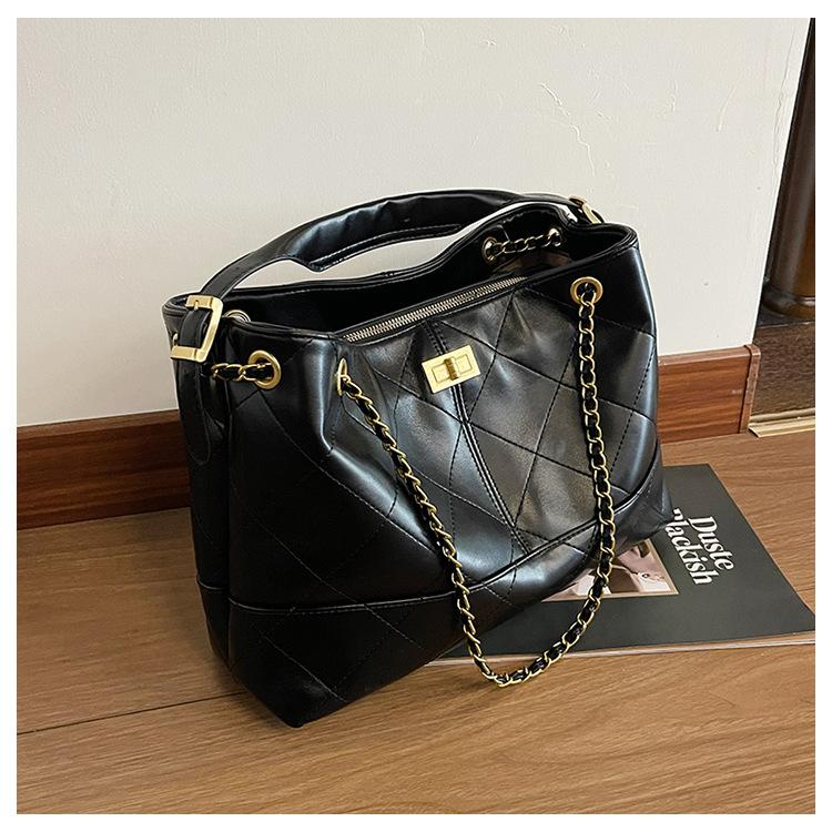 

Rhombus chain bag women s large-capacity new autumn and winter retro matte messenger bag commuter чёрный