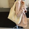 Fashionable Women's Tote Bag With Spacious Interior Versatile Everyday Carry Canvas Purse