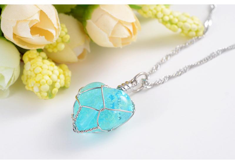 Fashionable Fine Jewelry New Creative Luminous Heart Crystal Pendant Necklace Glows Darkness Stainless Steel Charming Elegant