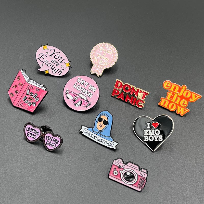 European & American Cartoon Pink Camera Brooch with English Letter - Metal Badge Gift