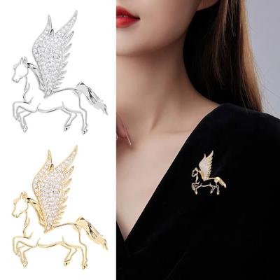 Horse Brooch Rhinestones-Encrusted Flying Horse Pin Three-Dimensional Horse Design Sweater Scarf Dress Badge Jewelry Accessory