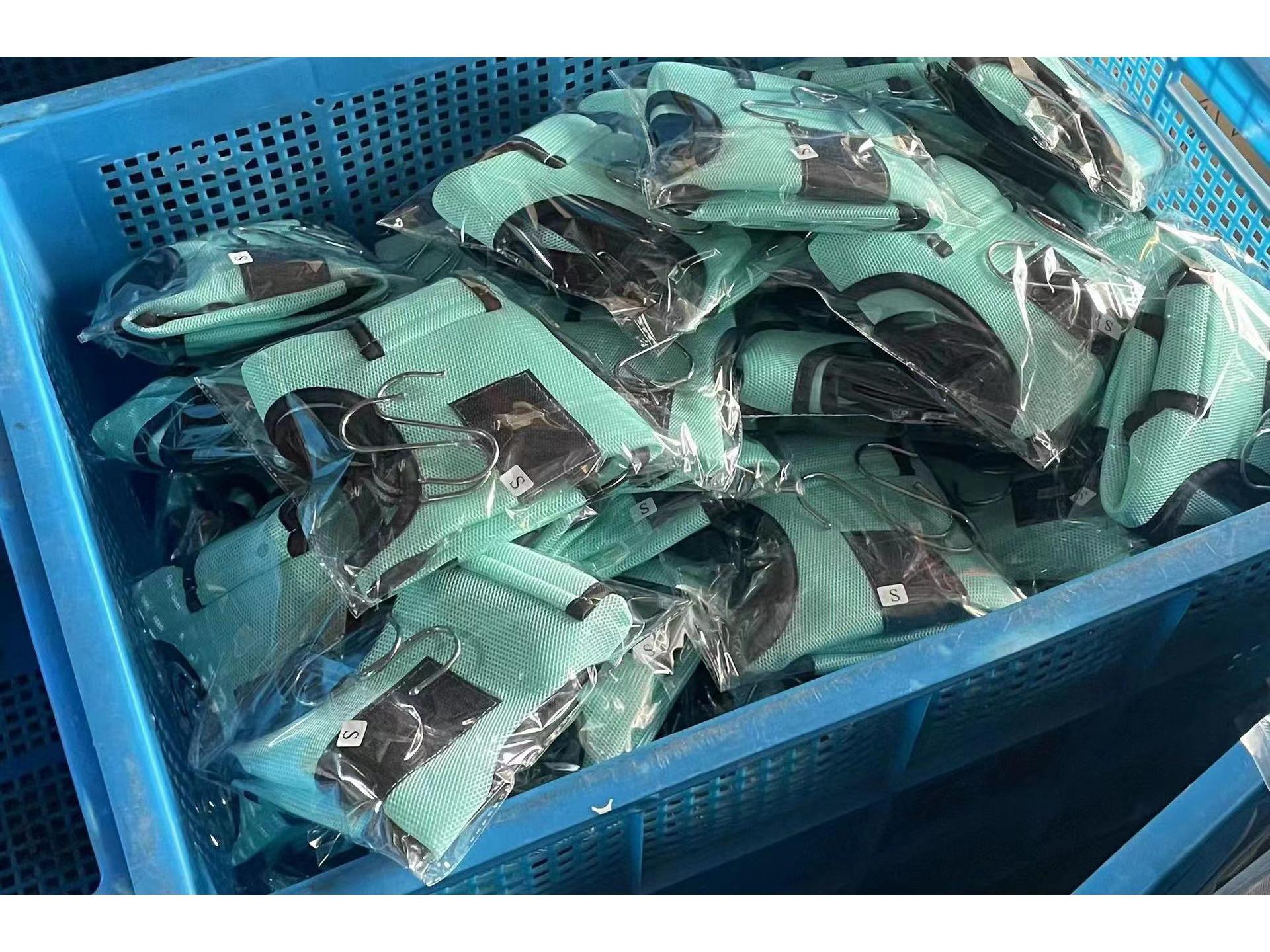 

Pet Grooming Hammock for Cats & Dogs: Nail Trimming, Bathing, Ear Cleaning & Grooming Light Green