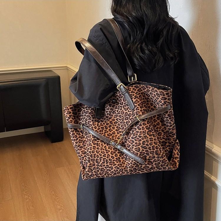 Suede bag women's large-capacity new autumn and winter versatile leopard print shoulder bag student tote bag