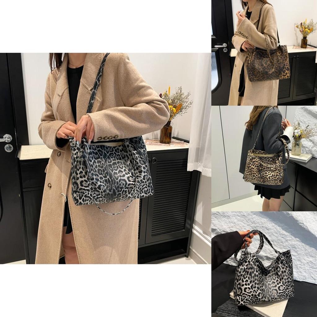 And Chic Spacious Crossbody Bag With Trendy Leopard Print And Durable Pu Material For Outings Casual
