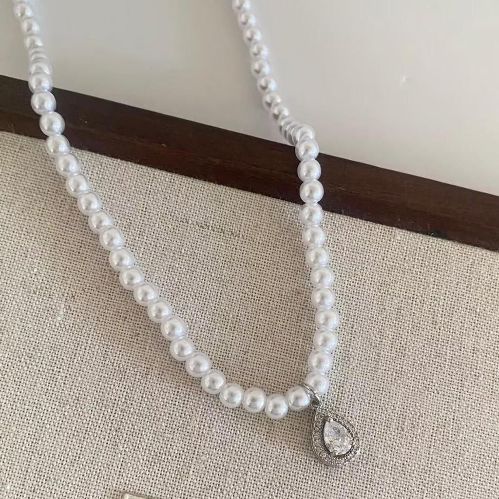 Retro Elegant Water Drop Zirconia Pearl Necklace – Chic High-End Choker Chain.