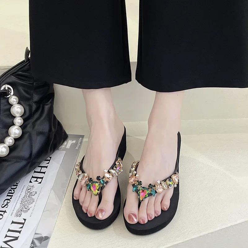 

Fashion Flip Flops Women Summer New Colored Glass Rhinestone Thick Soled Herringbone Slippers Women Wearing Fashionable Beach Slippers 35 чёрный