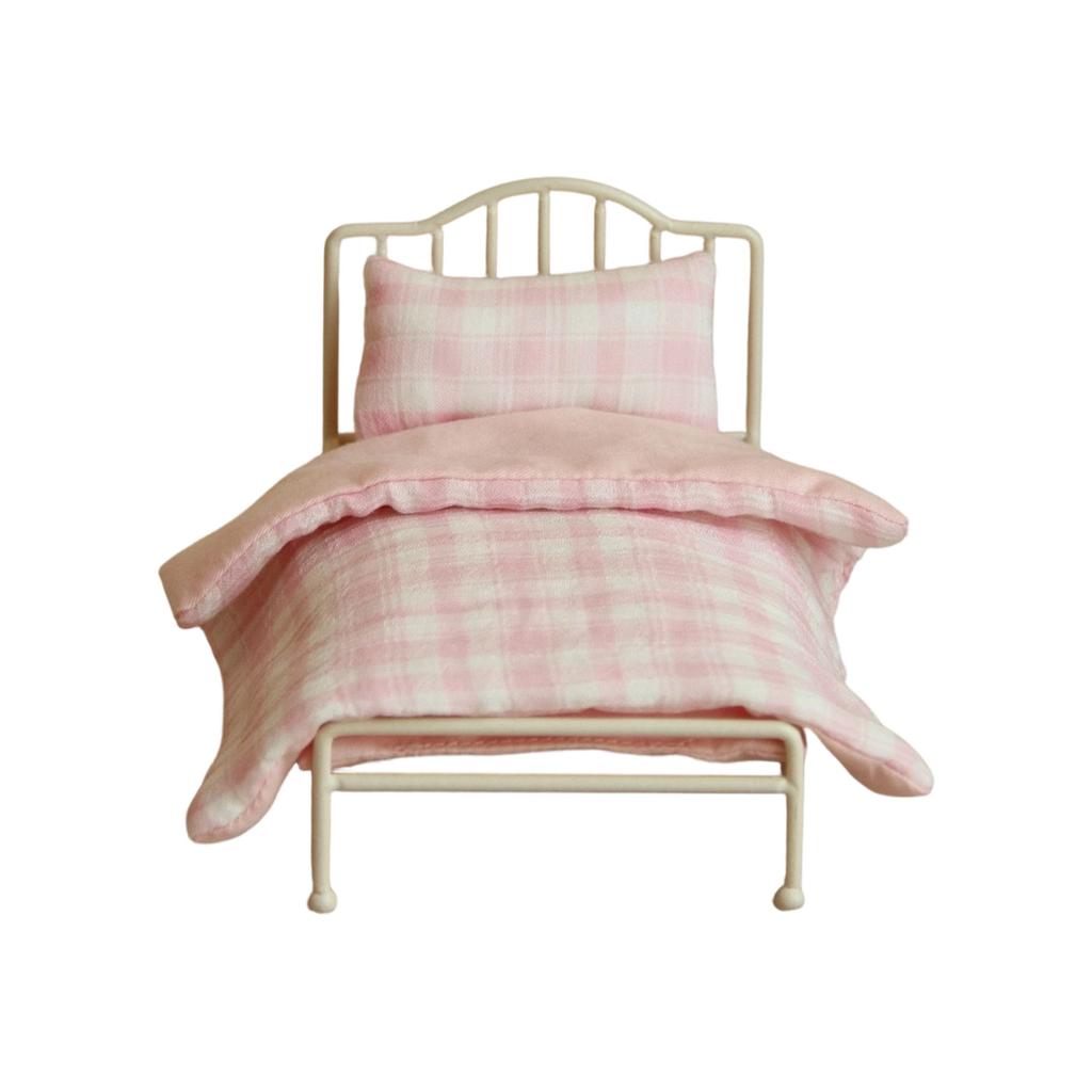 1/12 Doll House Furniture Miniature Bed with Bedding Simulation Detail Kids Imaginative Play Collectible Doll Accessory