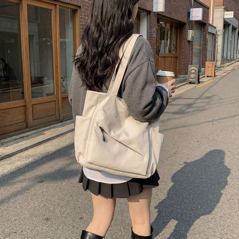Large Capacity Tote Bag for Women Everyday Shoulder Bag with Multiple Pockets and Sleek Design