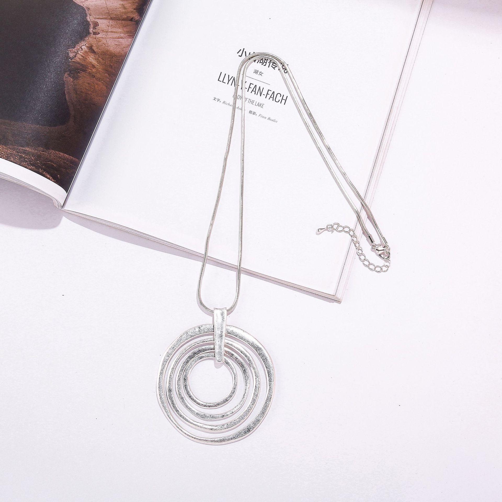 Necklace Women S High-End Pendant Simple Jewelry Retro Long Chain Sweater Chain