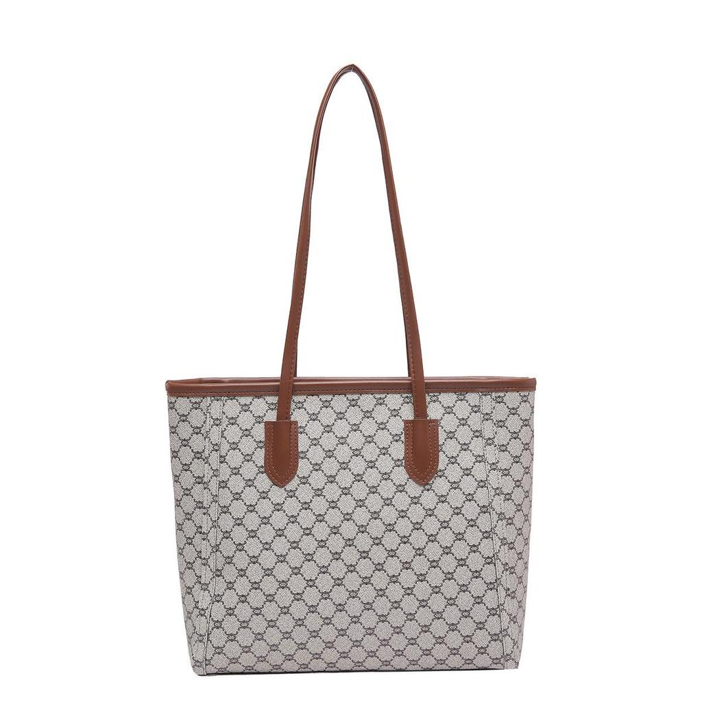 Wszechstronna torba tote o dużej pojemności: Moda Jesień/Zima 2025 dla Studentów i Dojeżdżających do Pracy