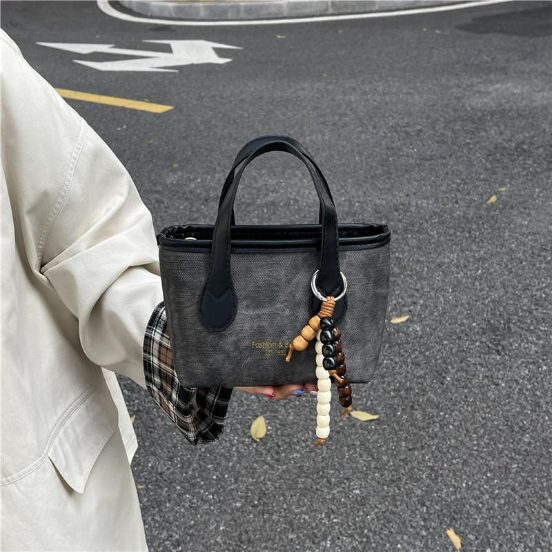 Niche High-end Small Bag Women's New Trendy and Versatile Shoulder Messenger Bag Fashionable Portable Bucket Bag