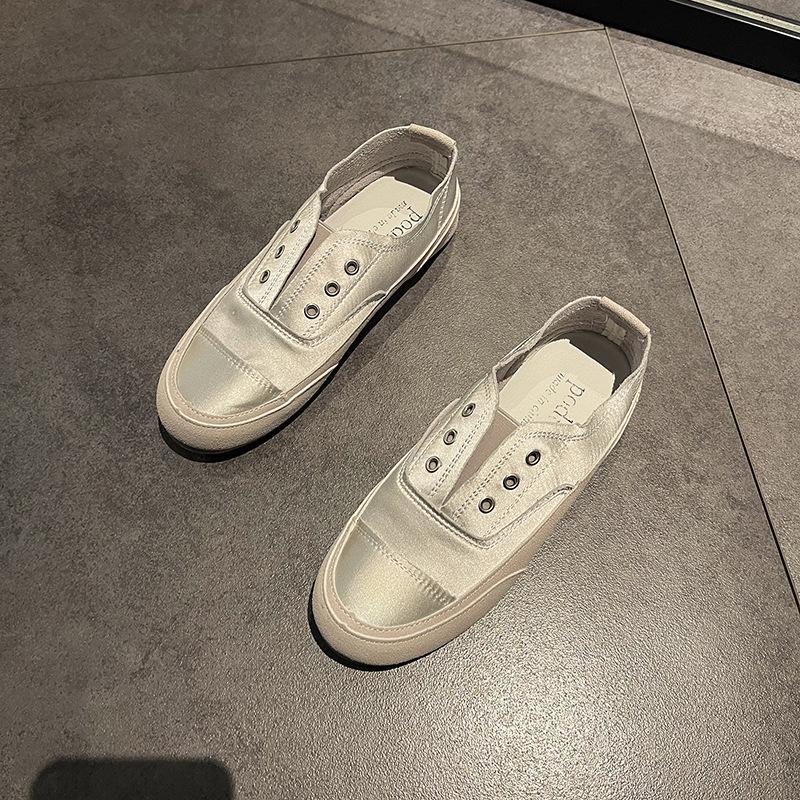 

Fashion round head lace-up little white shoes women s summer 2025 new super fire one-pedal casual sports canvas single shoes 40