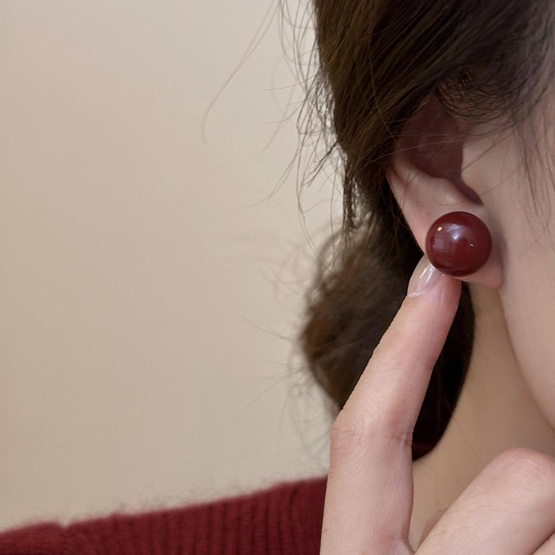 Ultra-white Red Bun Pearl Earrings Unique Retro Design Light Luxury Senior Sense Ear Hole-friendly Fashion Ear Jewelry