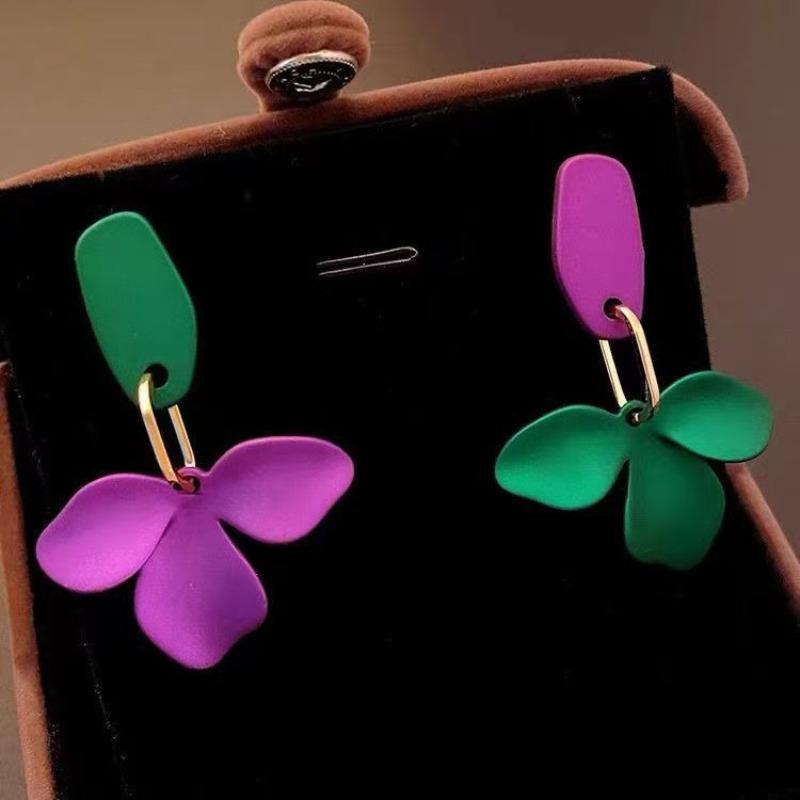 Retro 2026 Floral High-End Purple Earrings: A Unique, Stylish Statement for Women