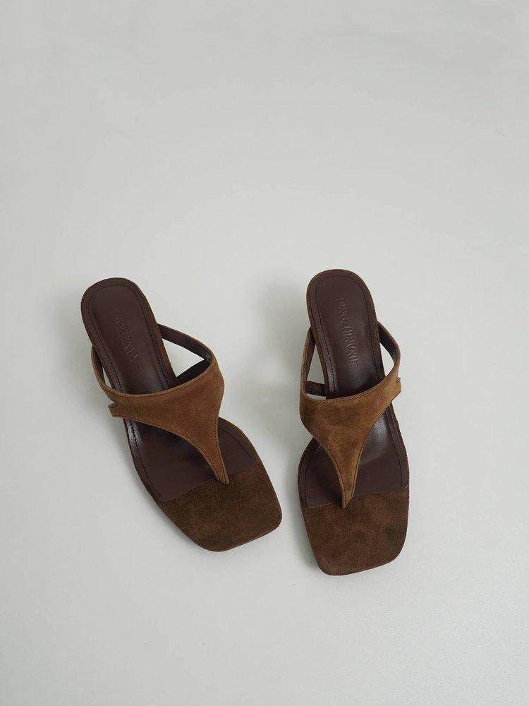 

French style summer 2025 new versatile square head thin cat and toe flip-flops fashion square head half drag sandals women 40