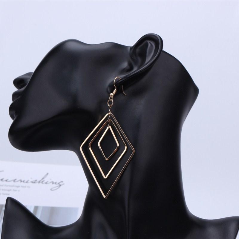 New Hollow Rhombus Dangle Earrings for Women Trendy Golden Color Geometry Metal Statement Drop Earrings Party Hook Ear Jewelry