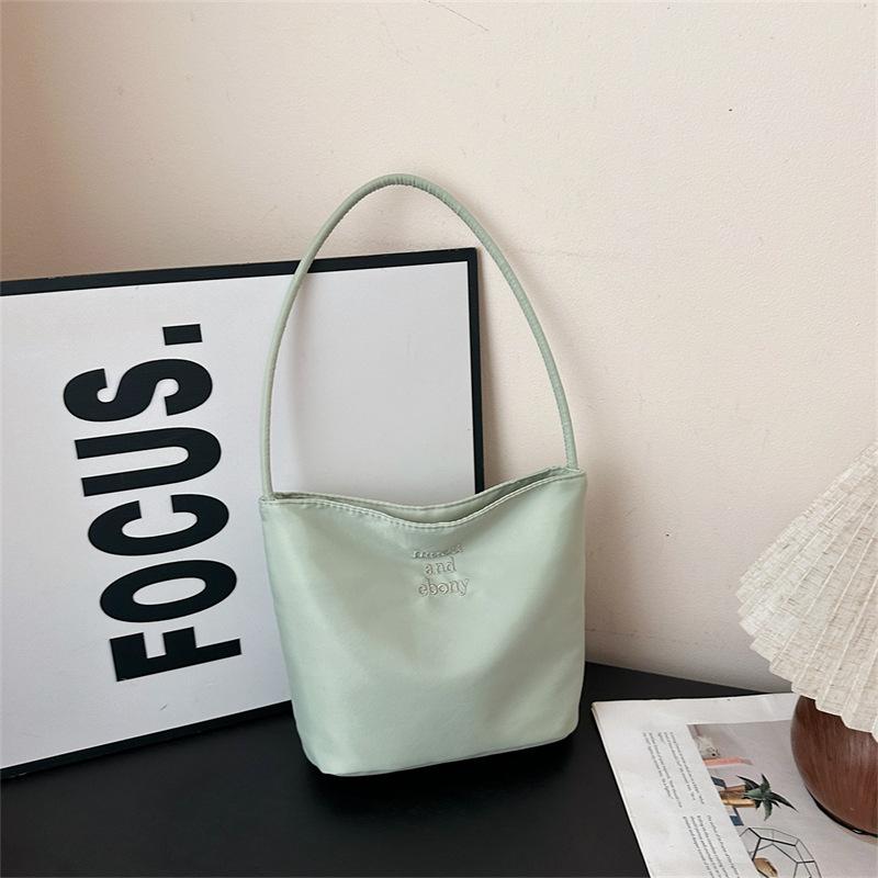 Damen Handtasche mit hoher Kapazität Unterarmhandtasche Schultertasche Wasserdicht Bestickte Buchstaben Unterarmtasche Tragetaschen