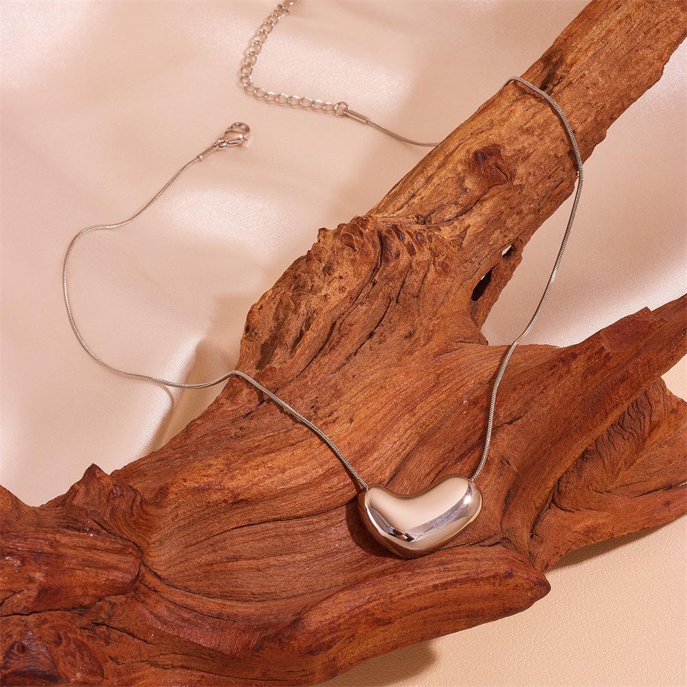 European & American Hip Hop Style Women's Snake Bone Chain Necklace, 18K Gold Plated Titanium Steel Collarbone Pendant.