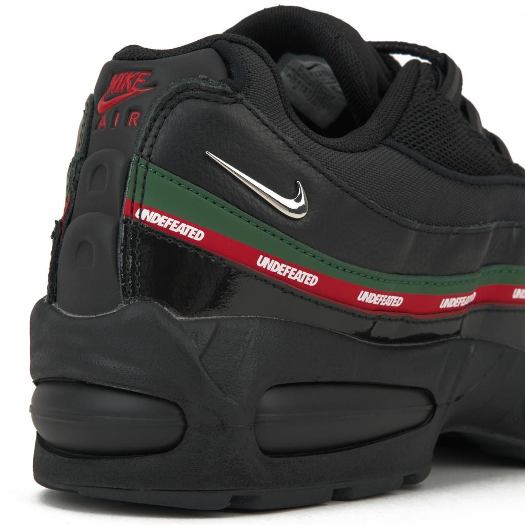 נעלי סניקרס יוניסקס שחורות Undefeated x Nike Air Max 95 כסף-מטאלי ירוק-ערוץ אדום-ספורט IB4453-001