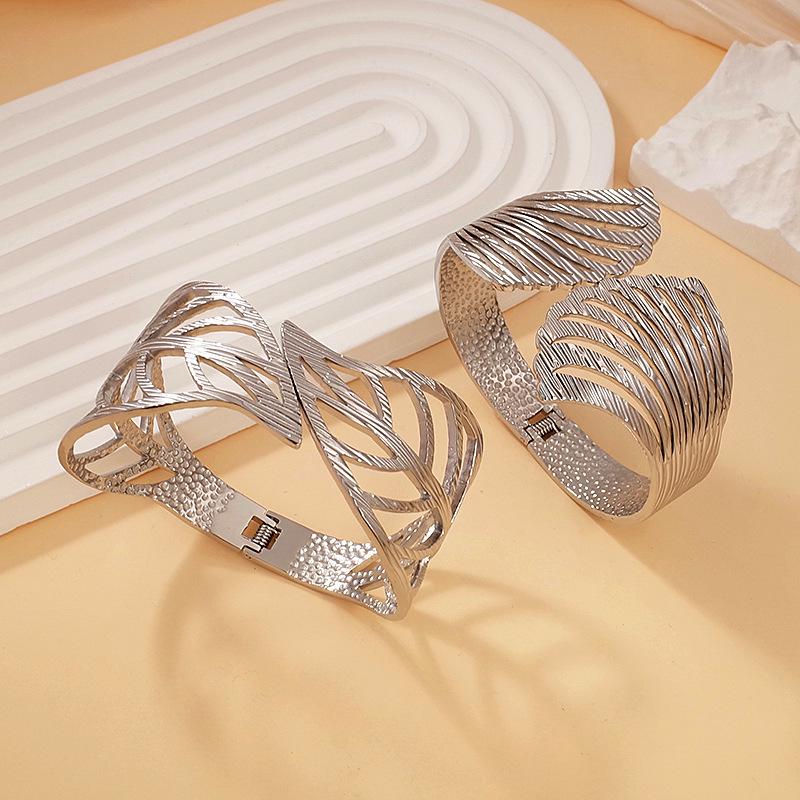 Gold Plated Leaf Cuff Bracelet: European & American Style, Personalized, Fashionable, Versatile Jewelry for Women, Light Luxury, Wide Open Design.