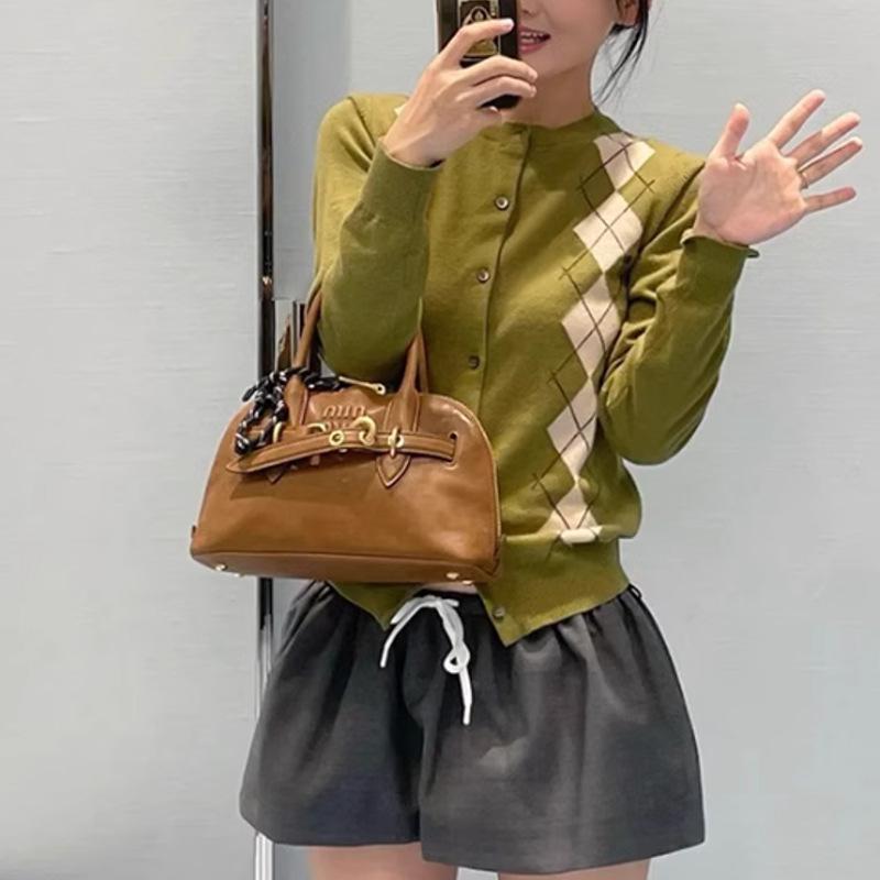 

Aventure 2024 Ретро Сумка-ракушка из итальянской кожи для женщин - Коллекция Осень/Зима, Сумка кроссбоди в стиле боулинг Small (28*10*16.5cm) коричневый